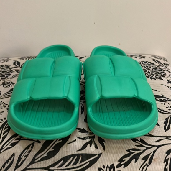 EVA Foam Slide Lite Brick Pattern Lucky Green New - Picture 5 of 14